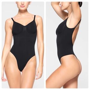 SKIMS | NWOT Seamless Sculpt  Low Back Thong Bodysuit In Onyx | S / M